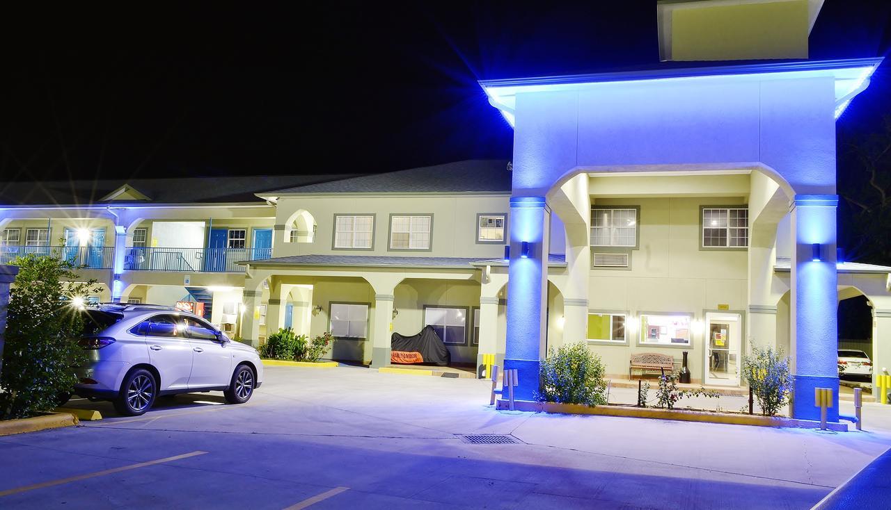 Scottish Inn And Suites Элвин Экстерьер фото